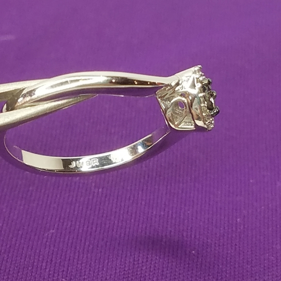 Genuine Diamond Heart shape Ring - Picture 6 of 12